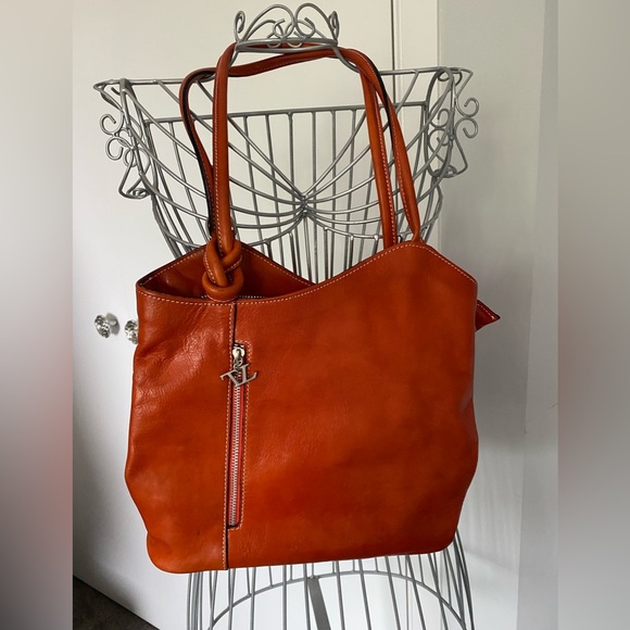 Tuscany Leather Firenze convertible shoulder bag backpack - Picture 2 of 14